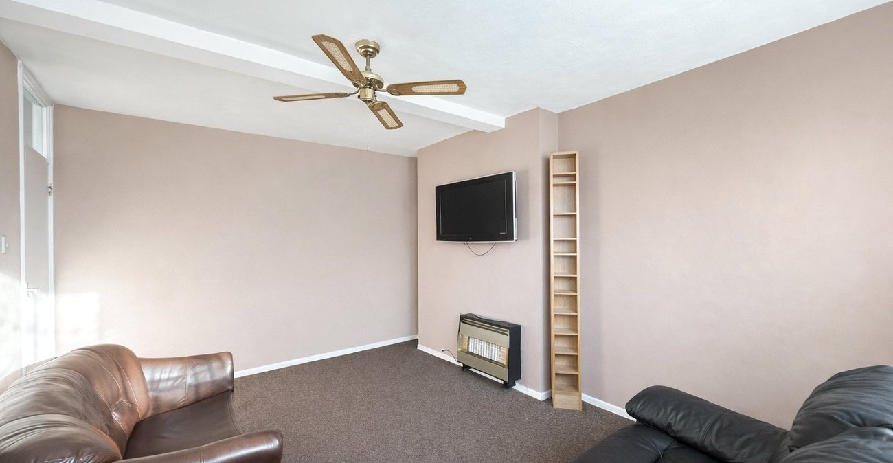 3 bedroom property for sale in London | Robinson Jackson