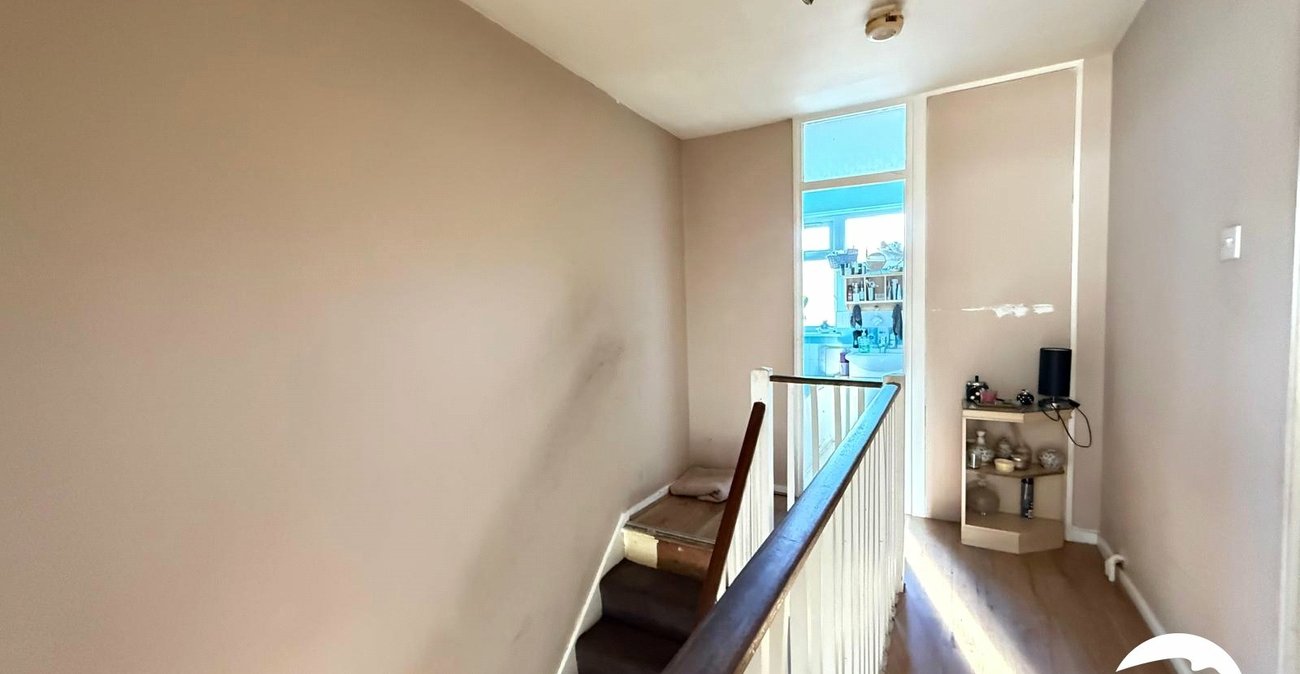 3 bedroom property for sale in London | Robinson Jackson