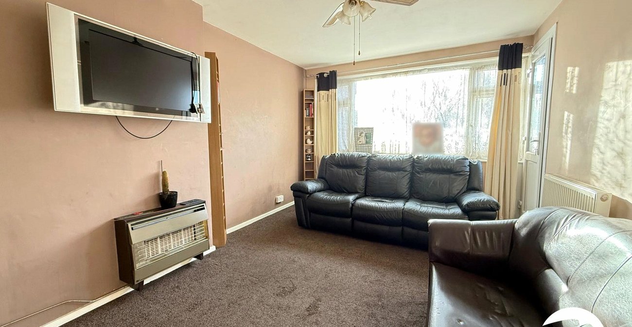 3 bedroom property for sale in London | Robinson Jackson