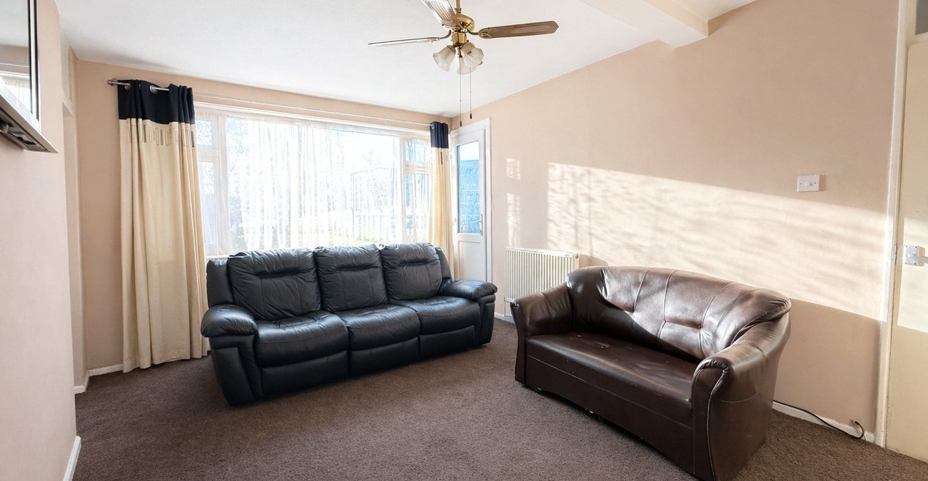 3 bedroom property for sale in London | Robinson Jackson