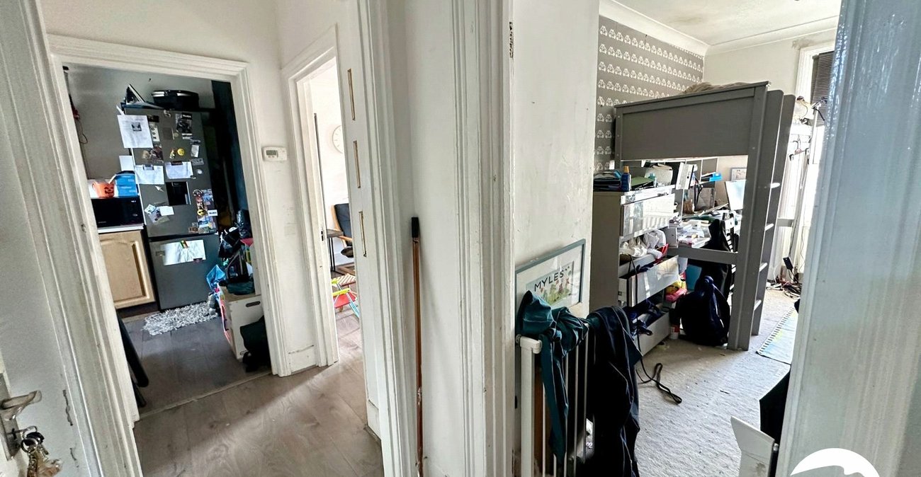 2 bedroom property for sale in London | Robinson Jackson