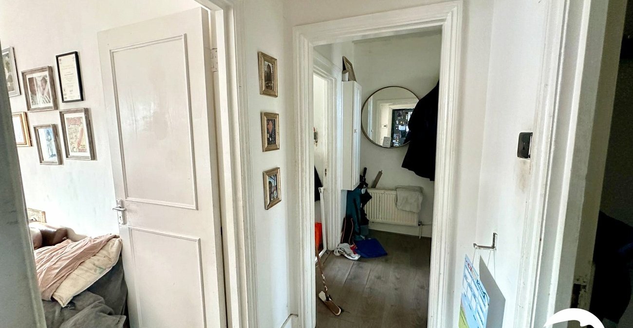 2 bedroom property for sale in London | Robinson Jackson