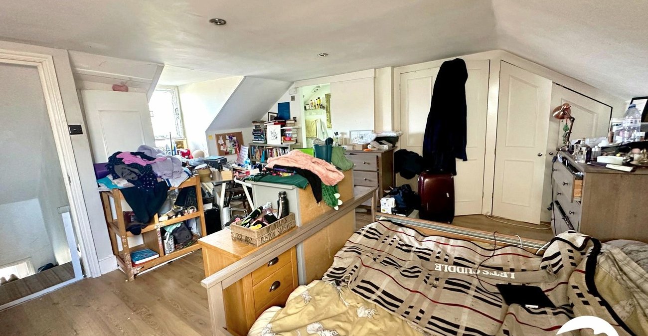 2 bedroom property for sale in London | Robinson Jackson