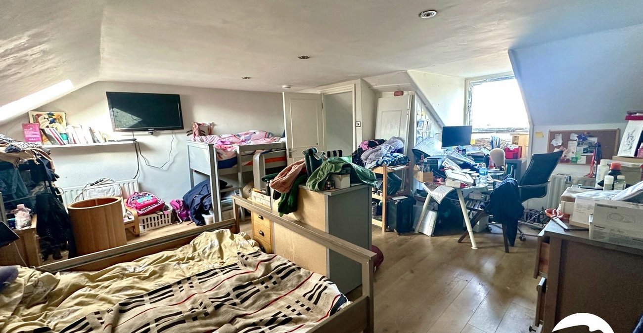 2 bedroom property for sale in London | Robinson Jackson