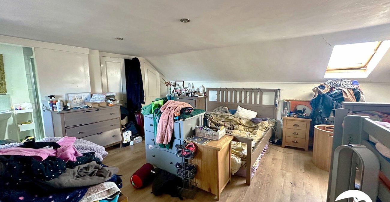 2 bedroom property for sale in London | Robinson Jackson