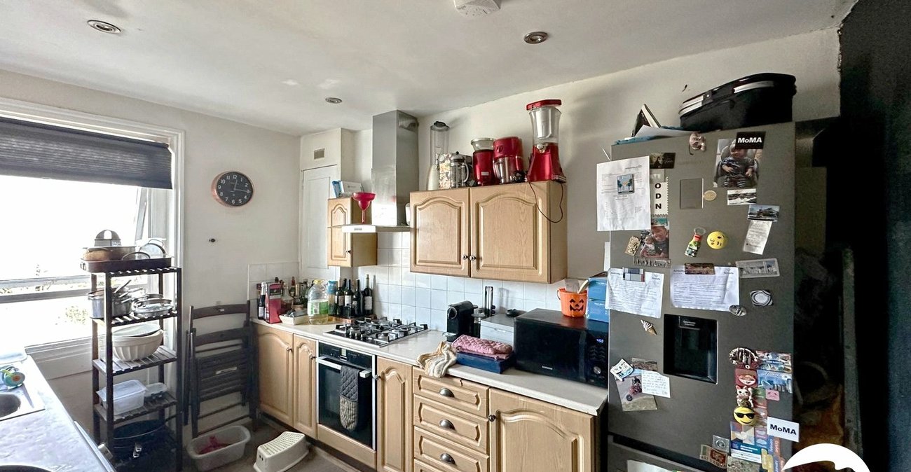 2 bedroom property for sale in London | Robinson Jackson