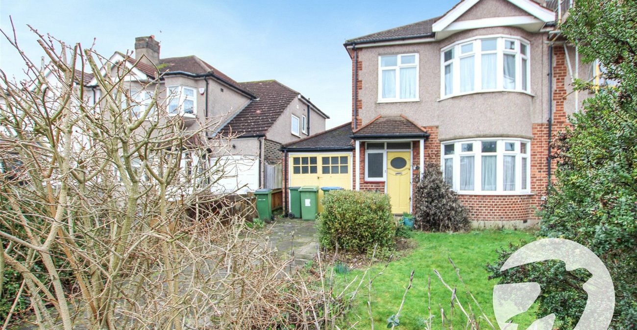 3 bedroom house for sale in London | Robinson Jackson