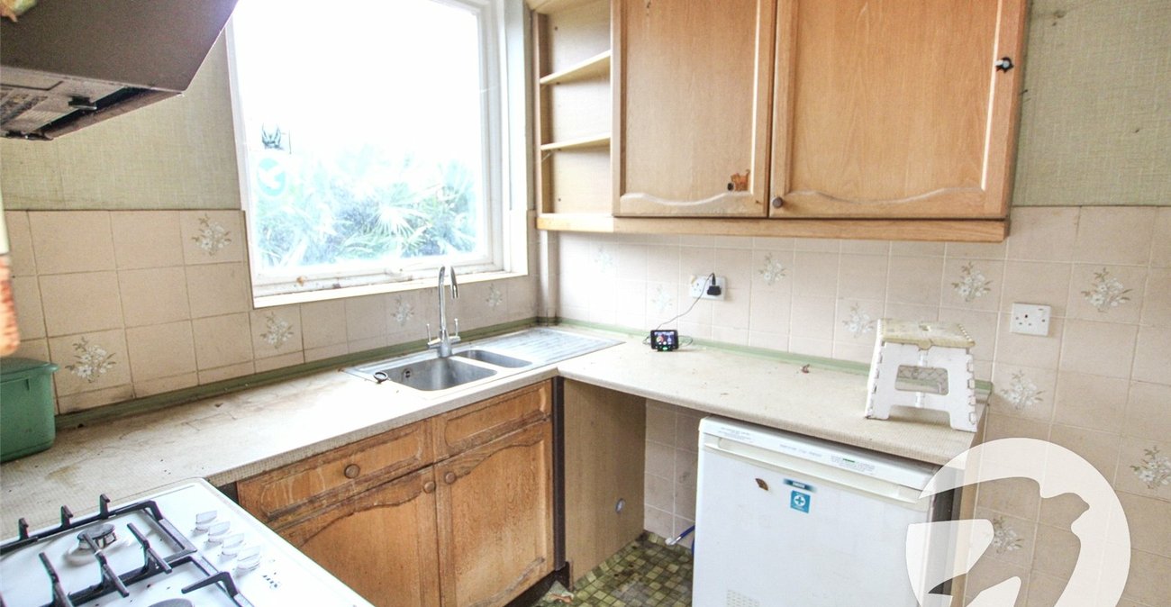 3 bedroom house for sale in London | Robinson Jackson