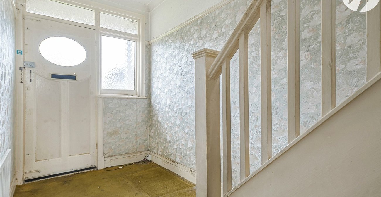 3 bedroom house for sale in London | Robinson Jackson