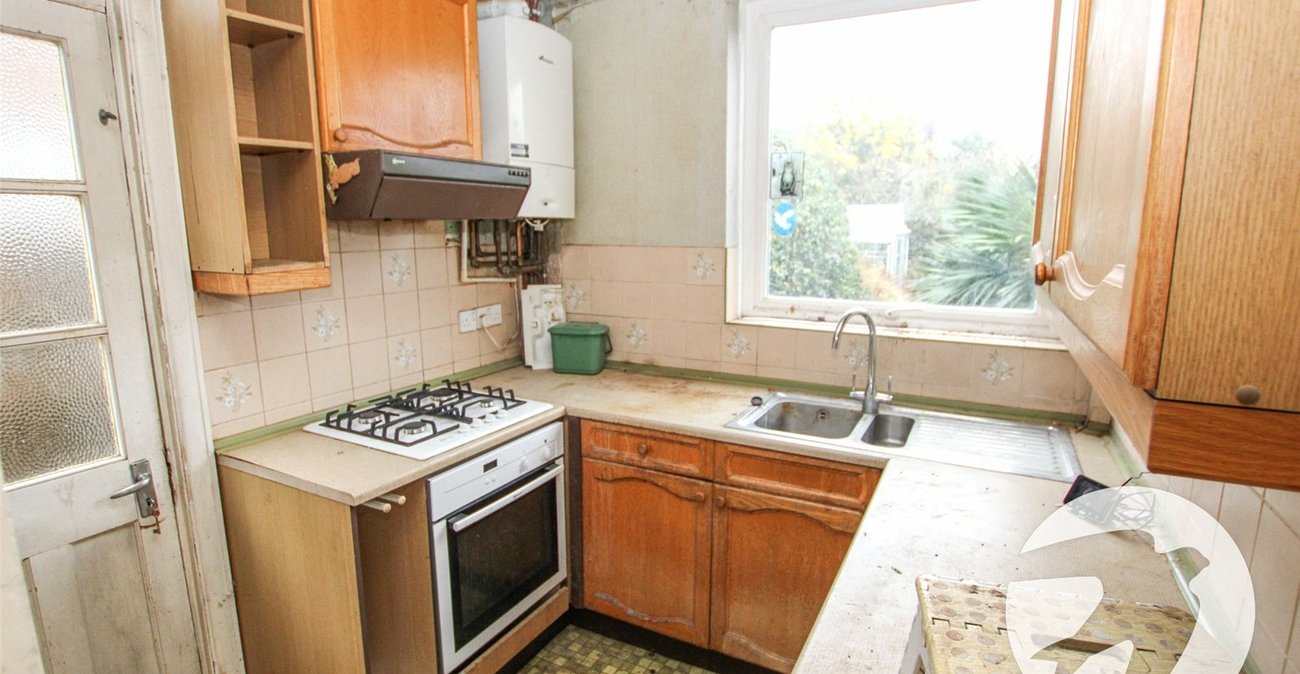 3 bedroom house for sale in London | Robinson Jackson