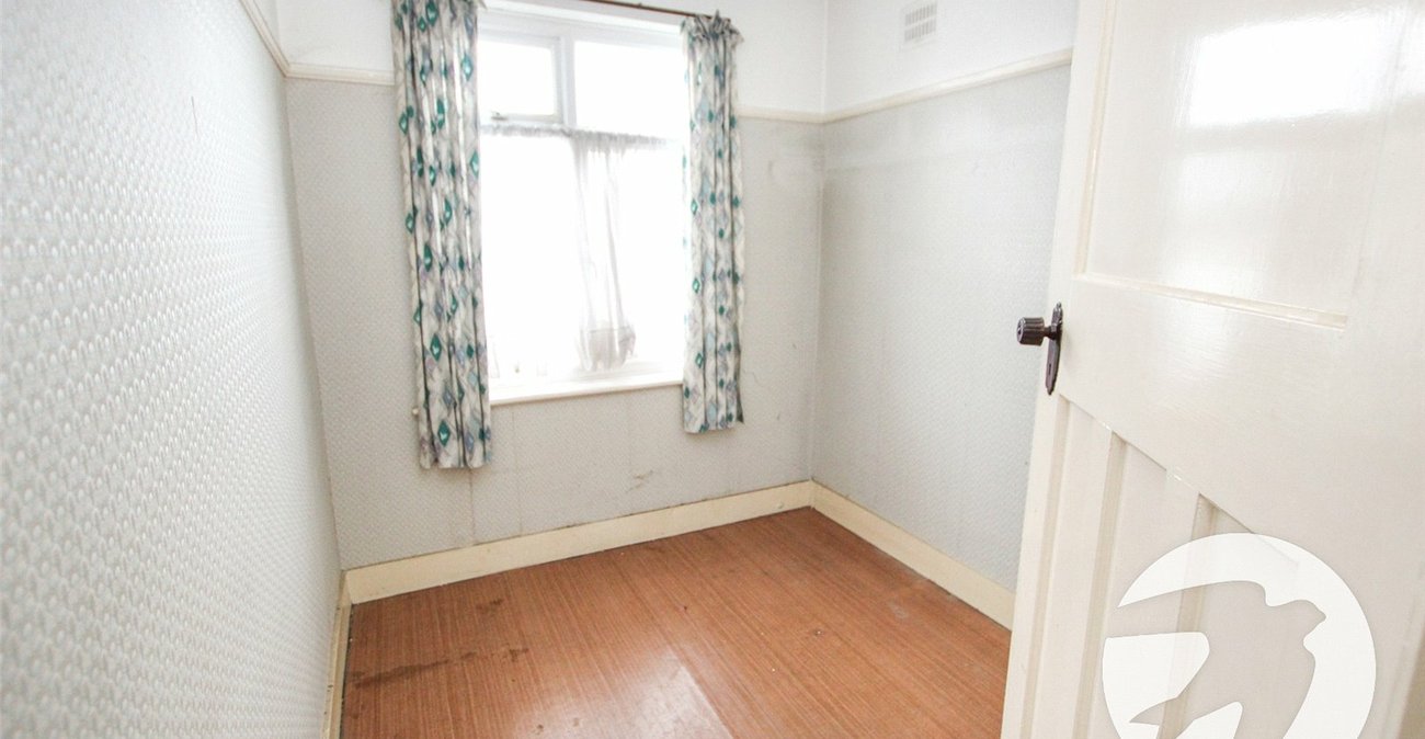 3 bedroom house for sale in London | Robinson Jackson