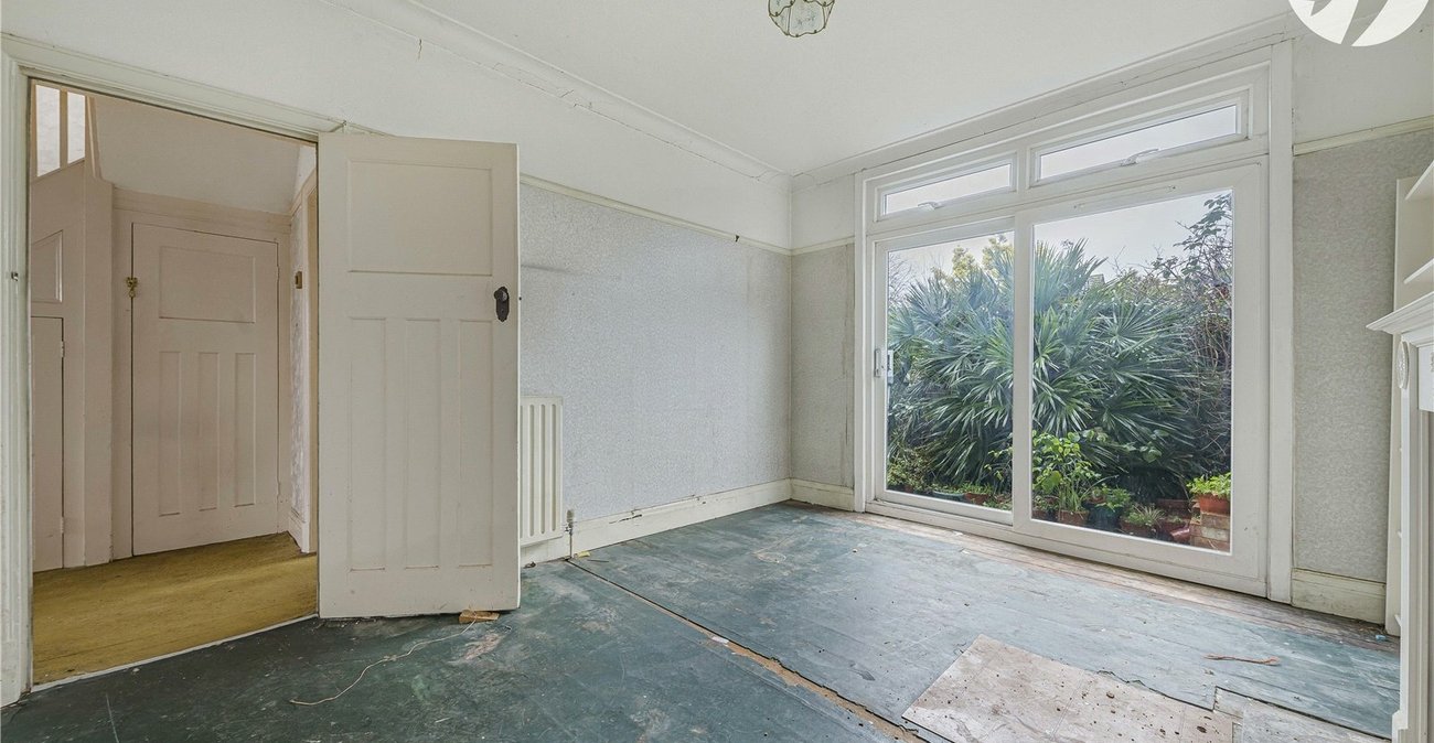 3 bedroom house for sale in London | Robinson Jackson