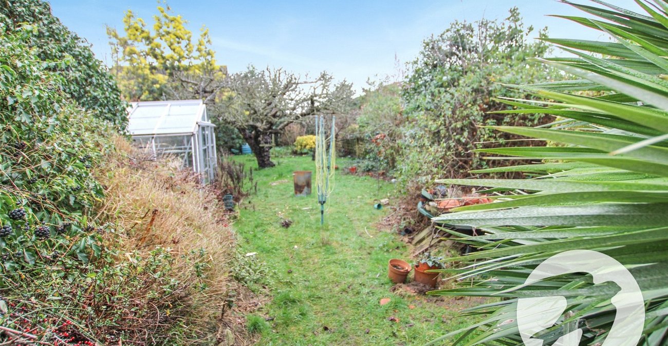 3 bedroom house for sale in London | Robinson Jackson