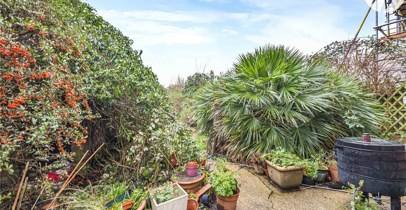 3 bedroom house for sale in London | Robinson Jackson