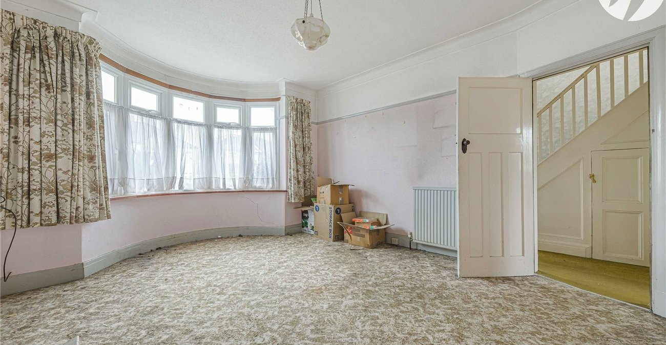 3 bedroom house for sale in London | Robinson Jackson