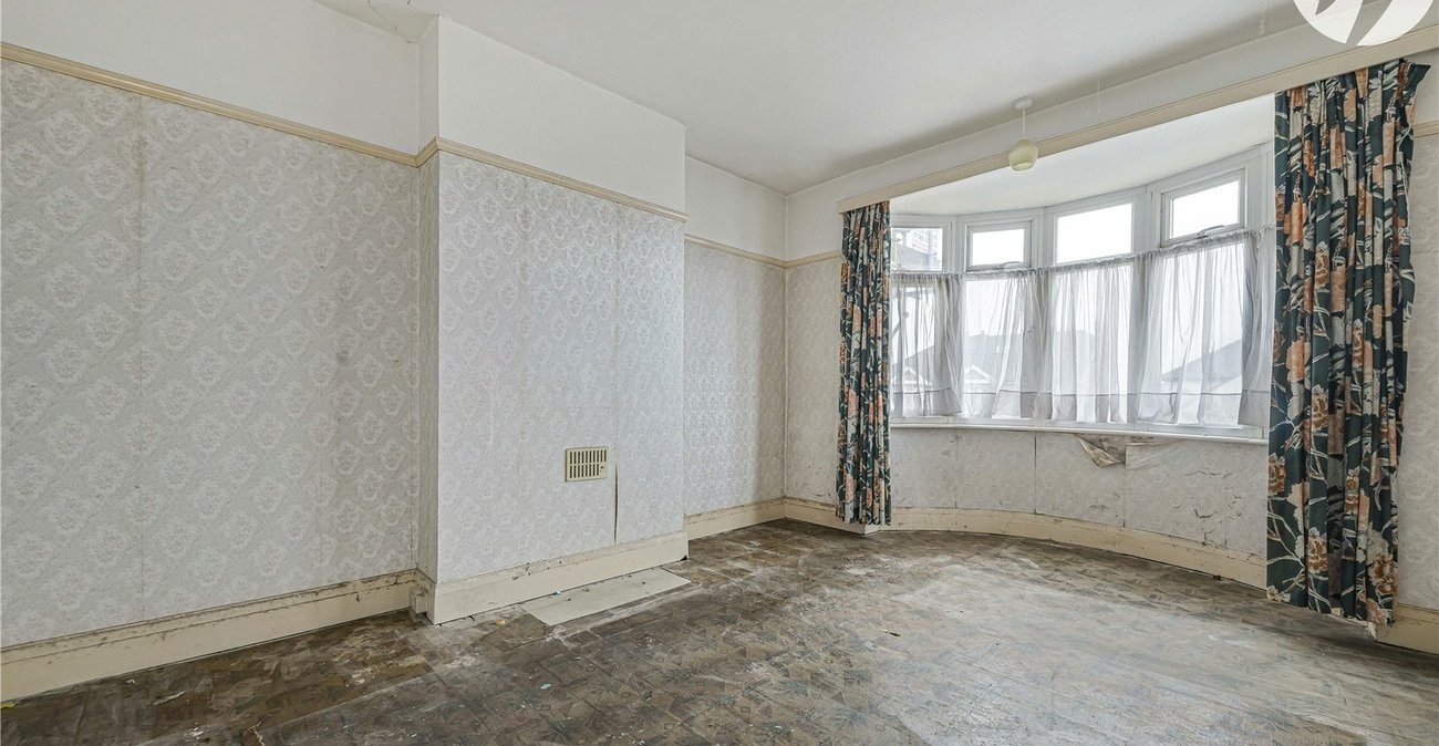 3 bedroom house for sale in London | Robinson Jackson