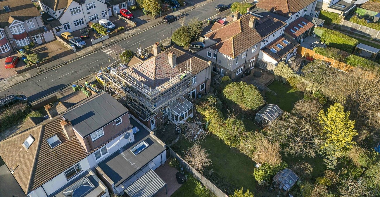 3 bedroom house for sale in London | Robinson Jackson