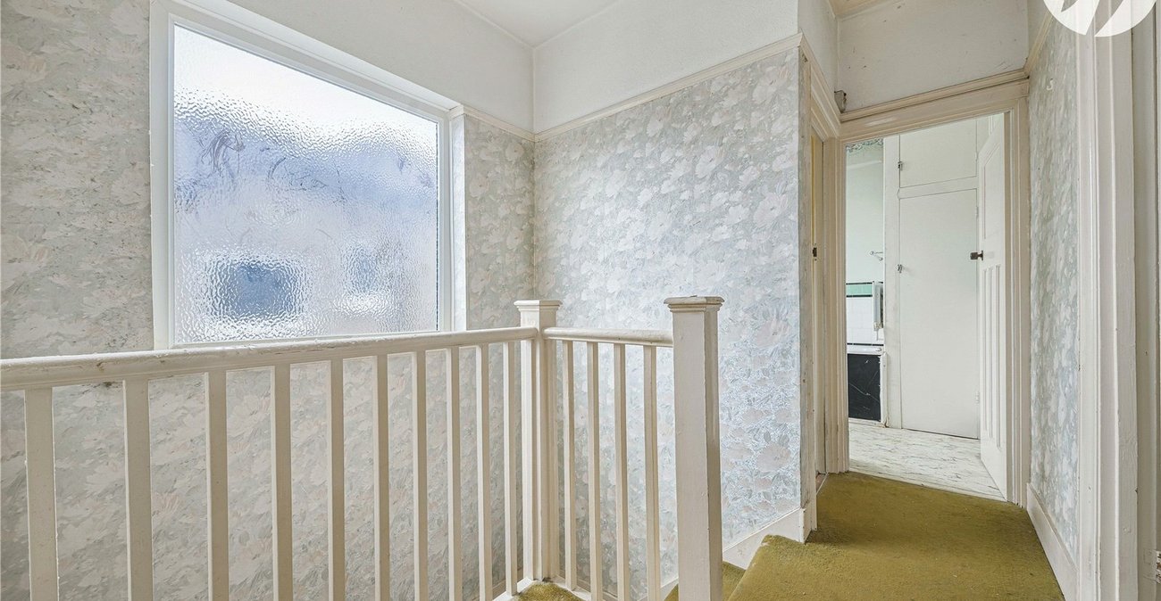 3 bedroom house for sale in London | Robinson Jackson