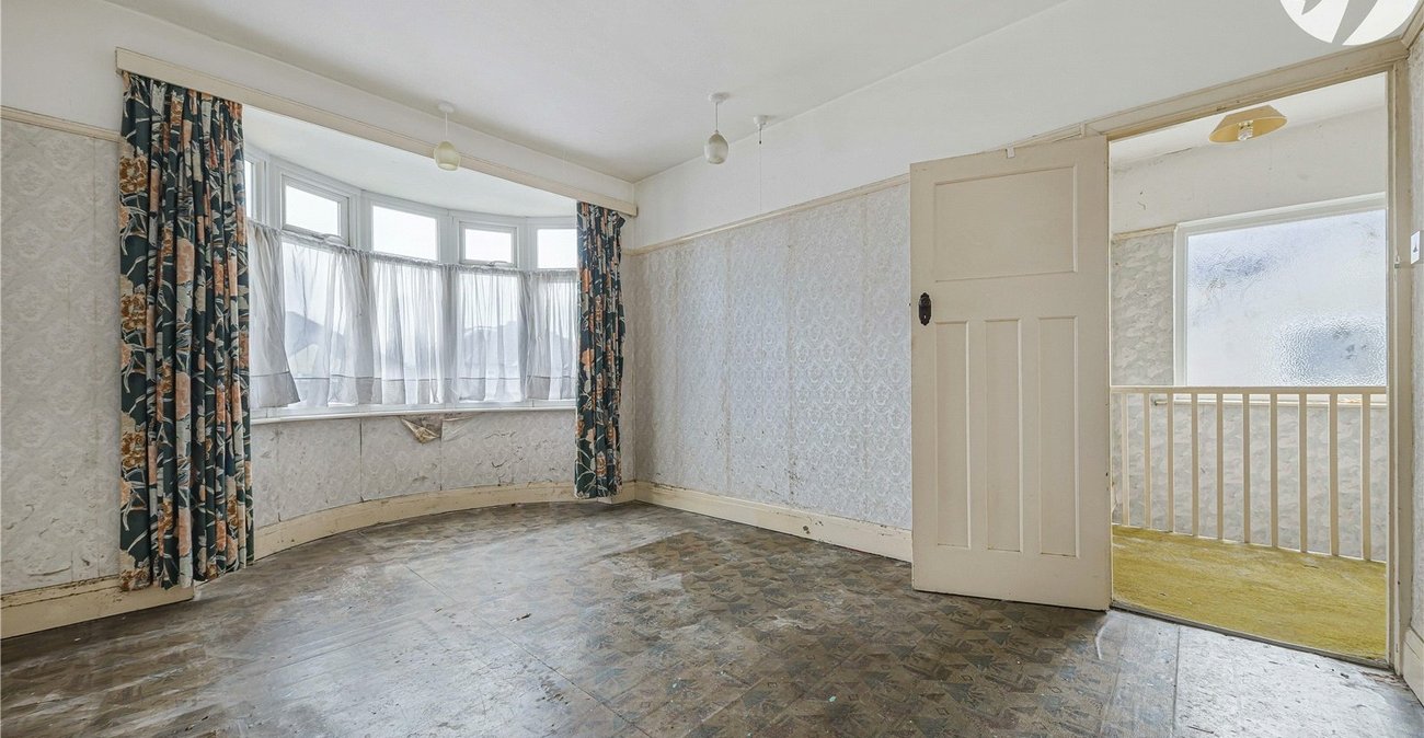 3 bedroom house for sale in London | Robinson Jackson