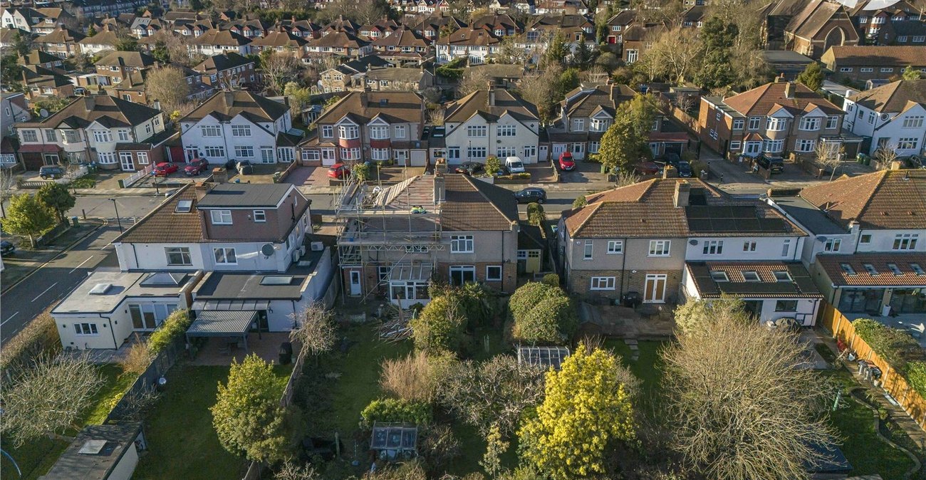 3 bedroom house for sale in London | Robinson Jackson