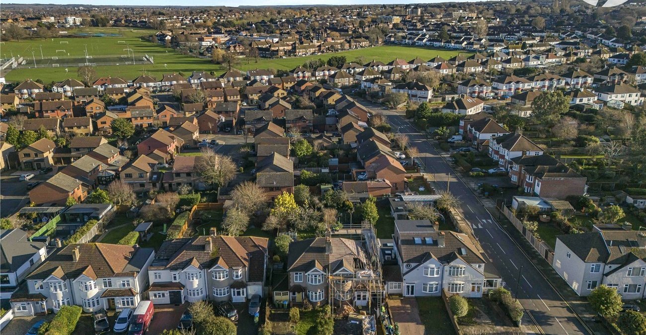 3 bedroom house for sale in London | Robinson Jackson