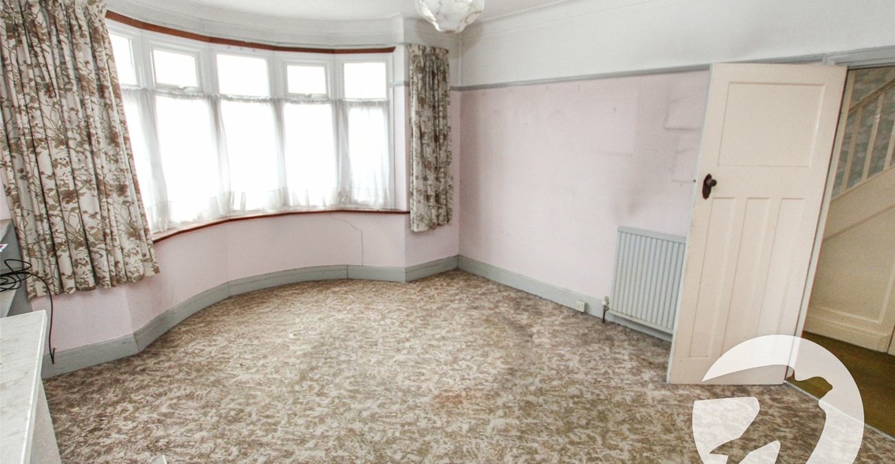 3 bedroom house for sale in London | Robinson Jackson