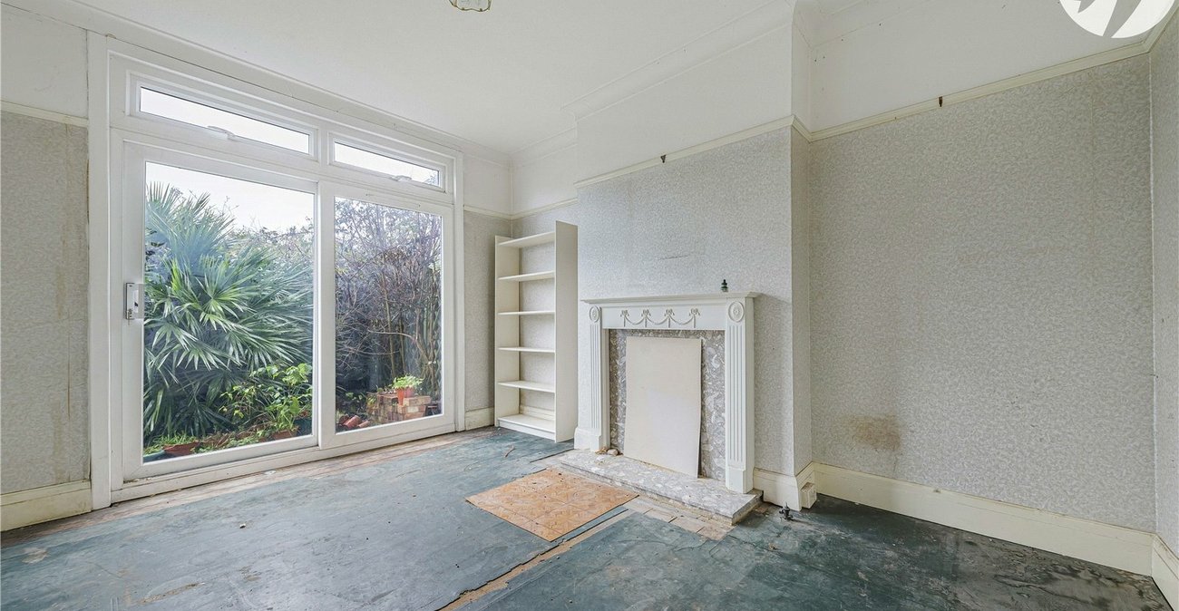 3 bedroom house for sale in London | Robinson Jackson