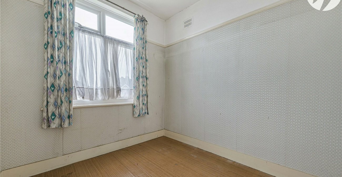 3 bedroom house for sale in London | Robinson Jackson