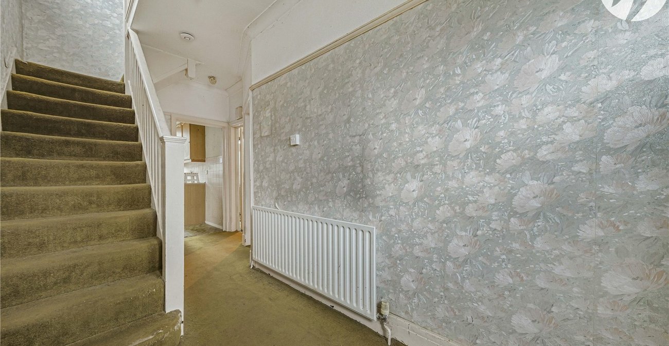 3 bedroom house for sale in London | Robinson Jackson