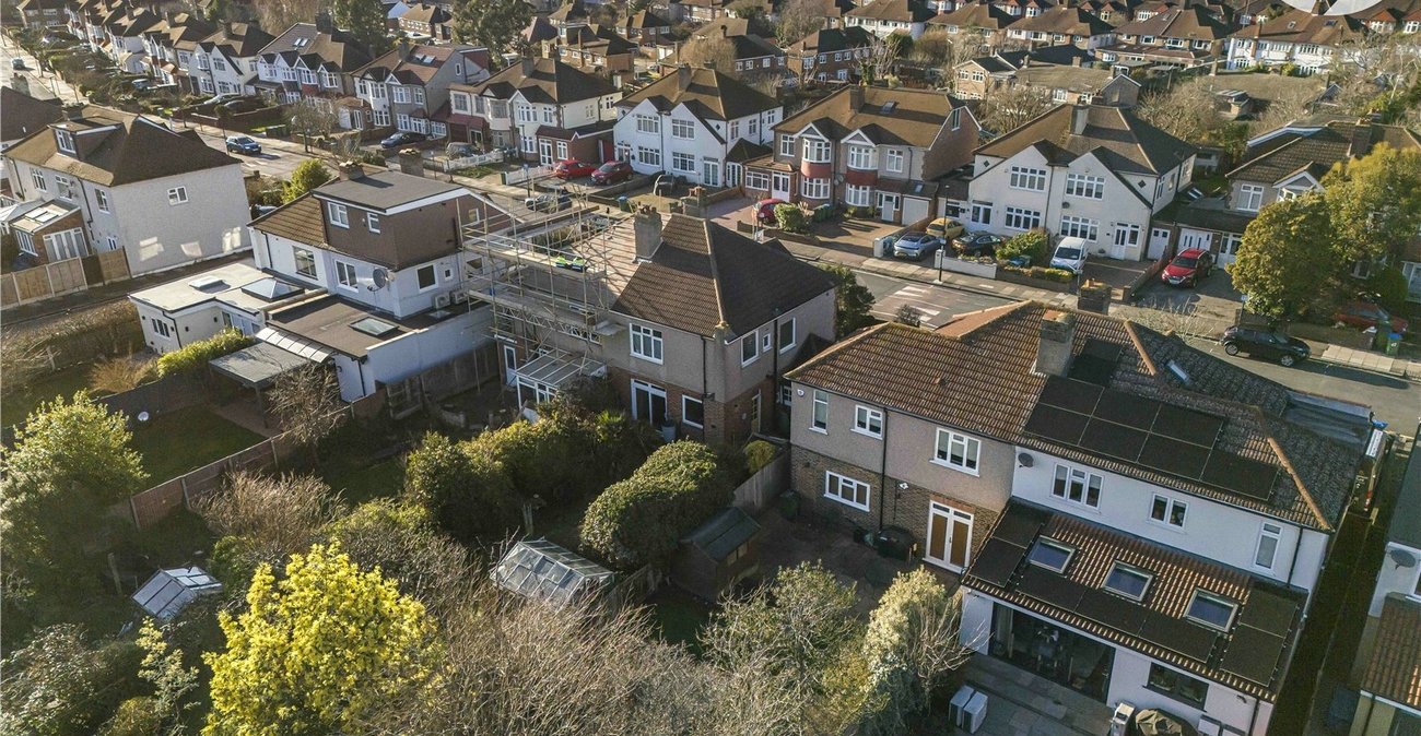 3 bedroom house for sale in London | Robinson Jackson