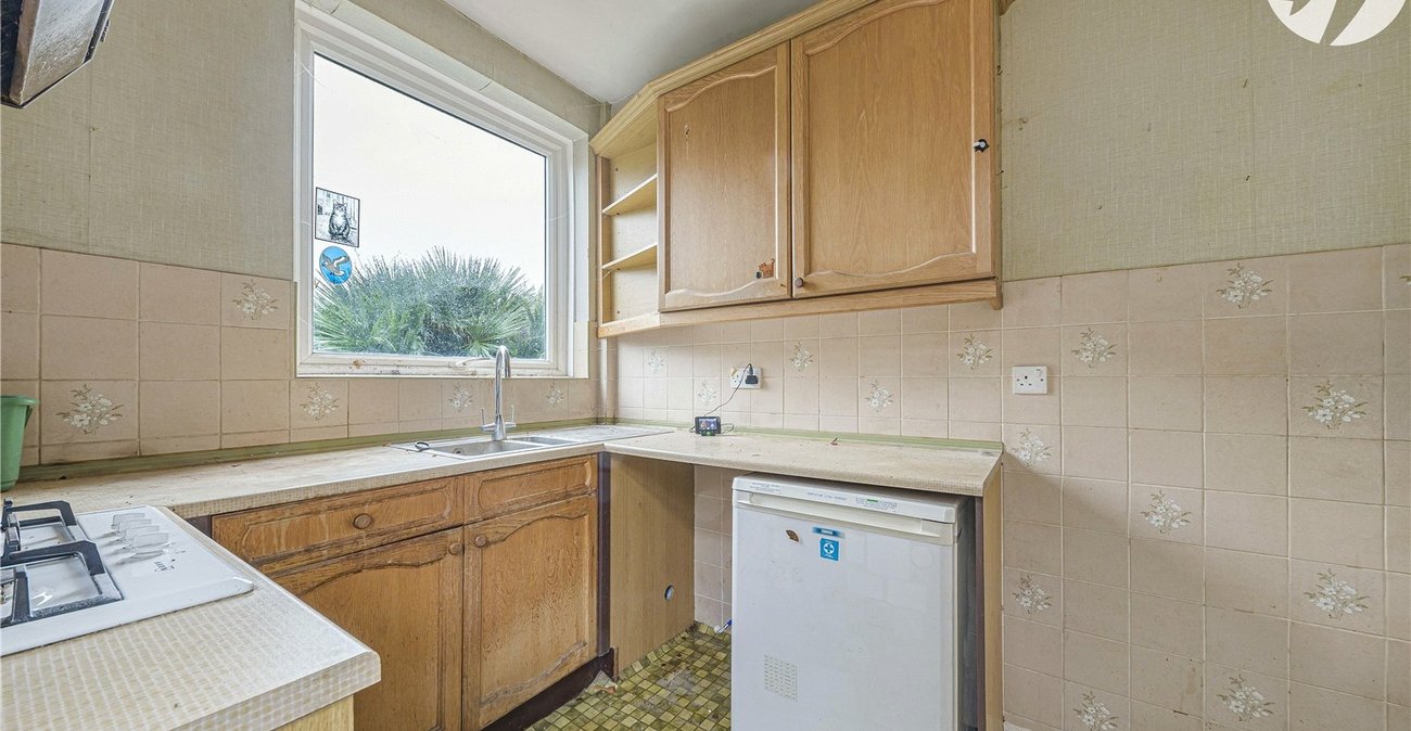 3 bedroom house for sale in London | Robinson Jackson