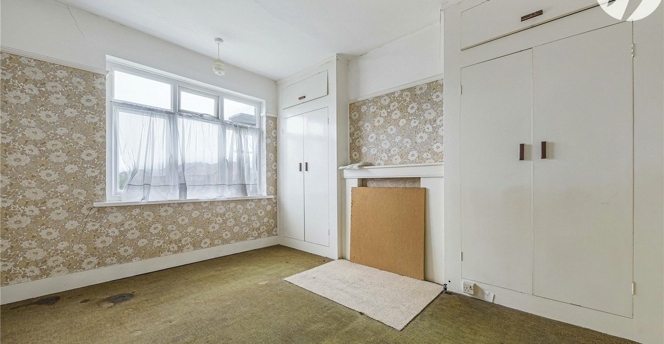 3 bedroom house for sale in London | Robinson Jackson