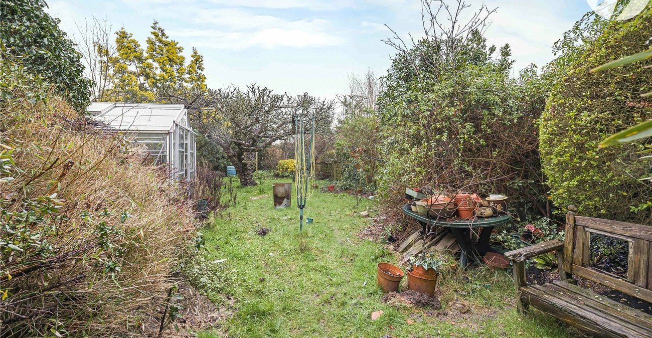 3 bedroom house for sale in London | Robinson Jackson