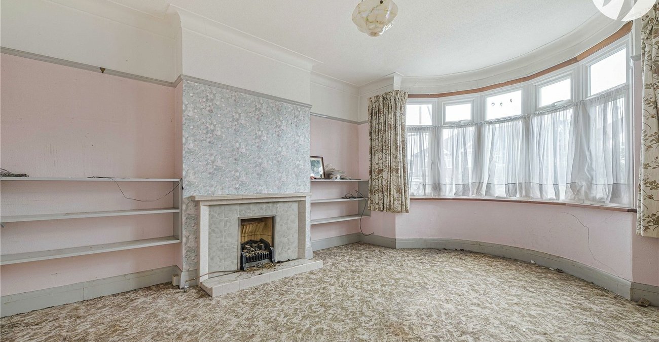 3 bedroom house for sale in London | Robinson Jackson