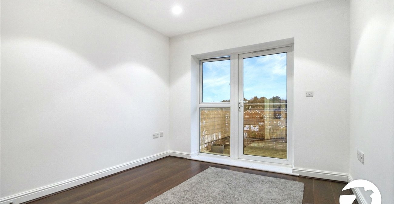 2 bedroom property for sale in Greenhithe | Robinson Jackson