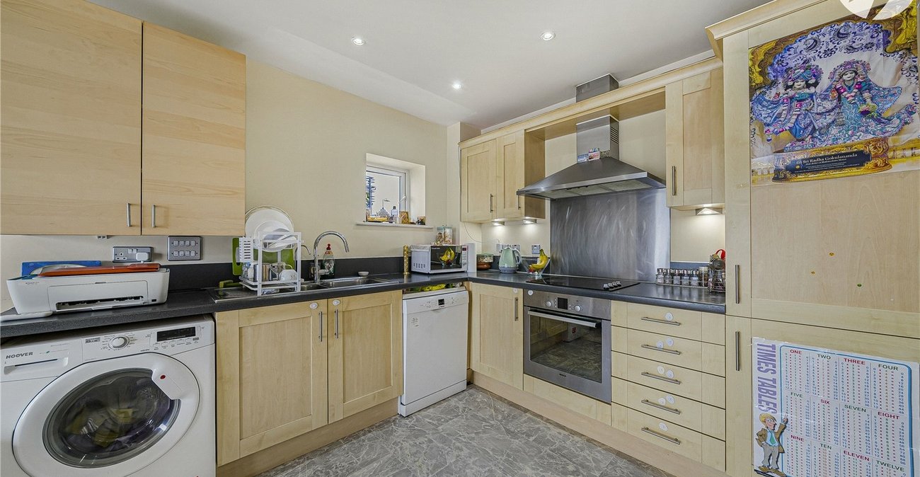 2 bedroom property for sale in Greenhithe | Robinson Jackson