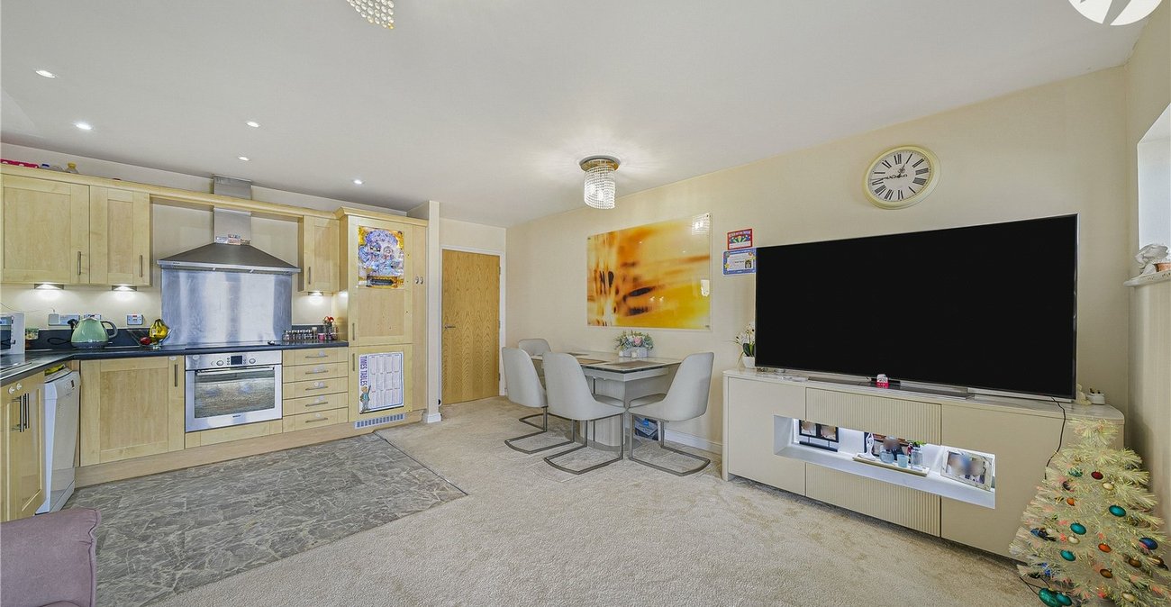 2 bedroom property for sale in Greenhithe | Robinson Jackson