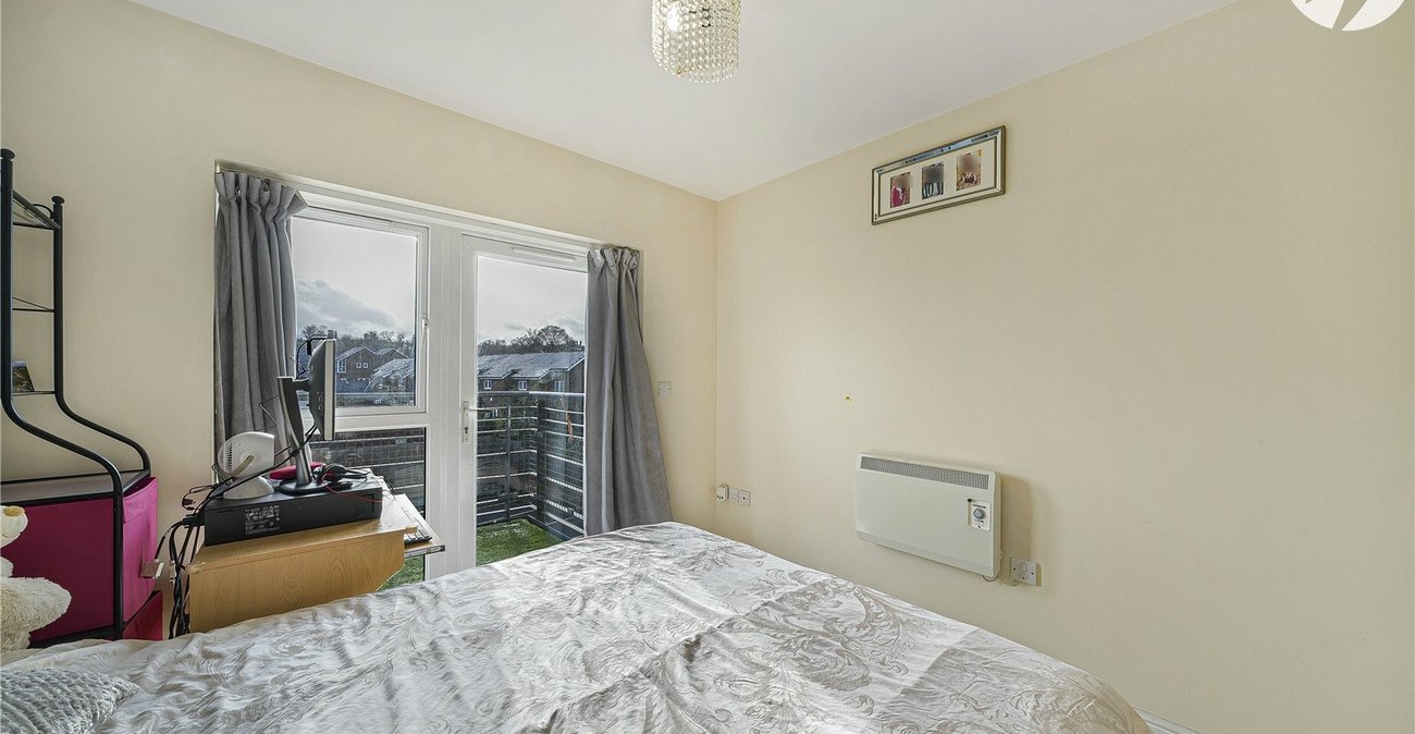 2 bedroom property for sale in Greenhithe | Robinson Jackson