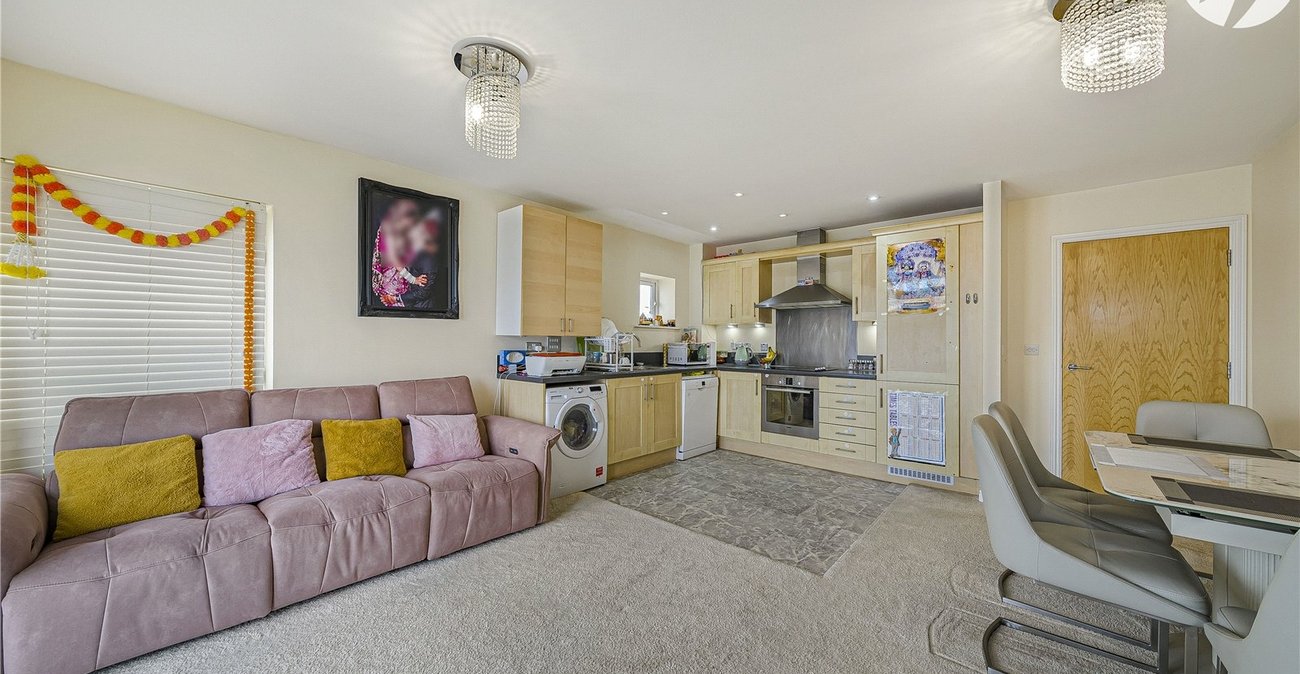 2 bedroom property for sale in Greenhithe | Robinson Jackson