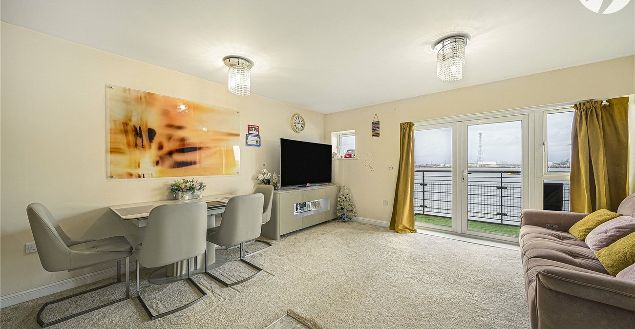 2 bedroom property for sale in Greenhithe | Robinson Jackson