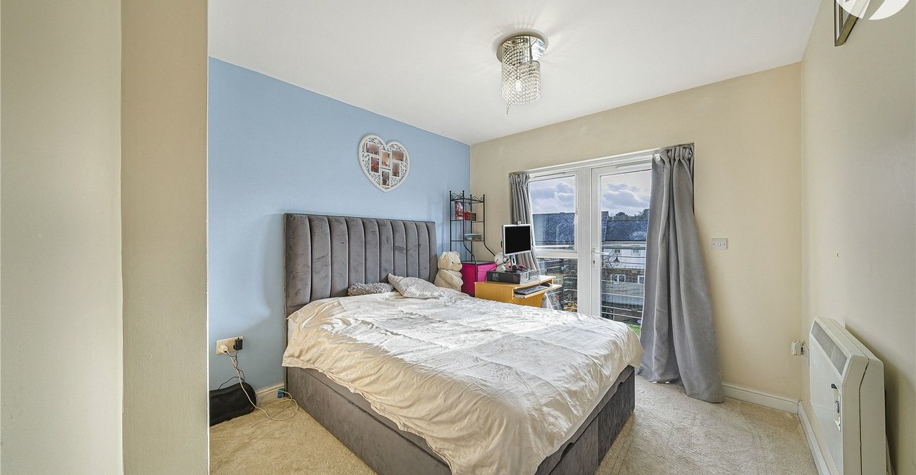 2 bedroom property for sale in Greenhithe | Robinson Jackson