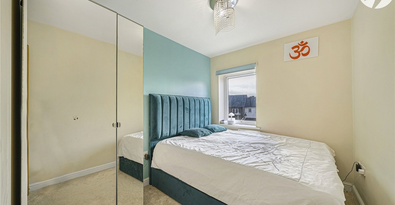 2 bedroom property for sale in Greenhithe | Robinson Jackson