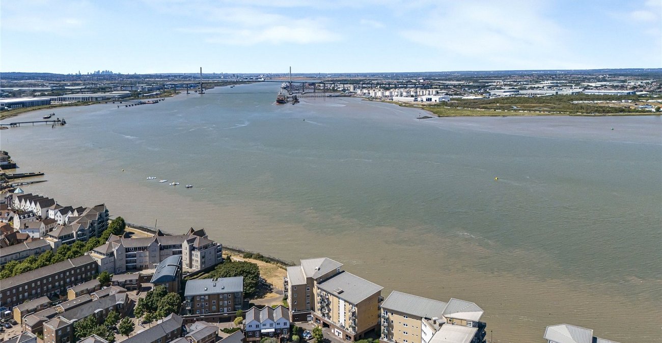2 bedroom property for sale in Greenhithe | Robinson Jackson