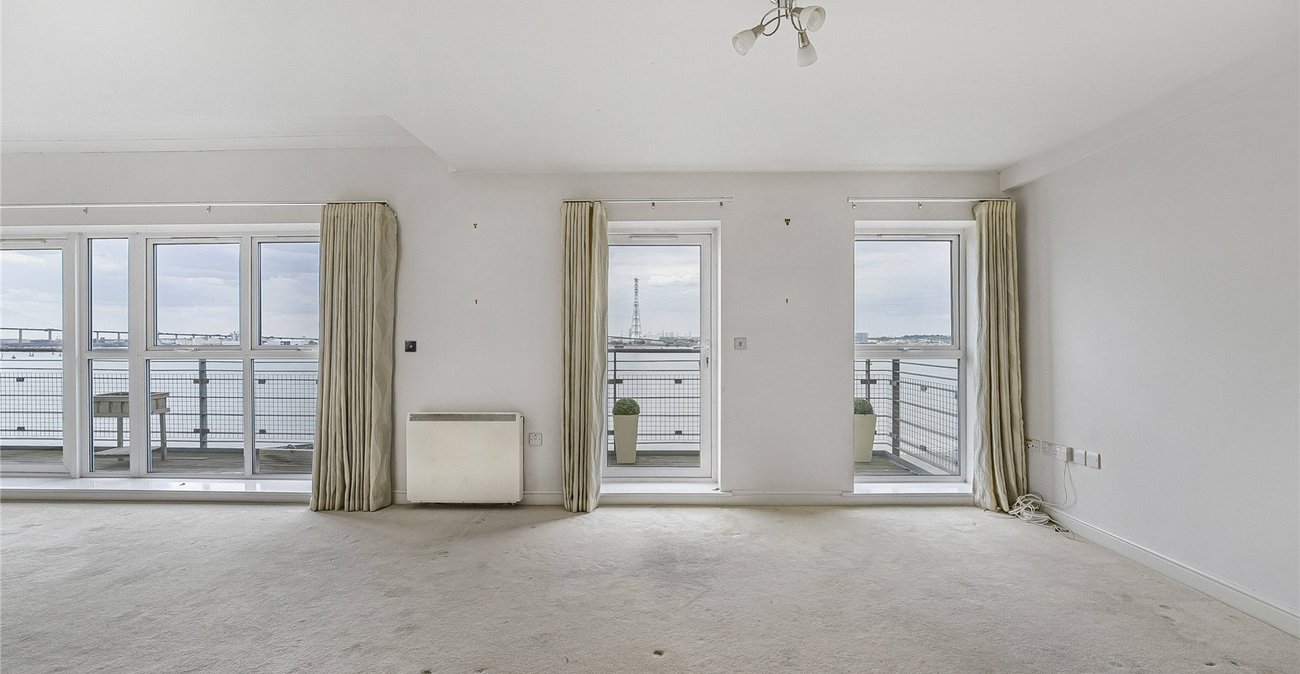 2 bedroom property for sale in Greenhithe | Robinson Jackson