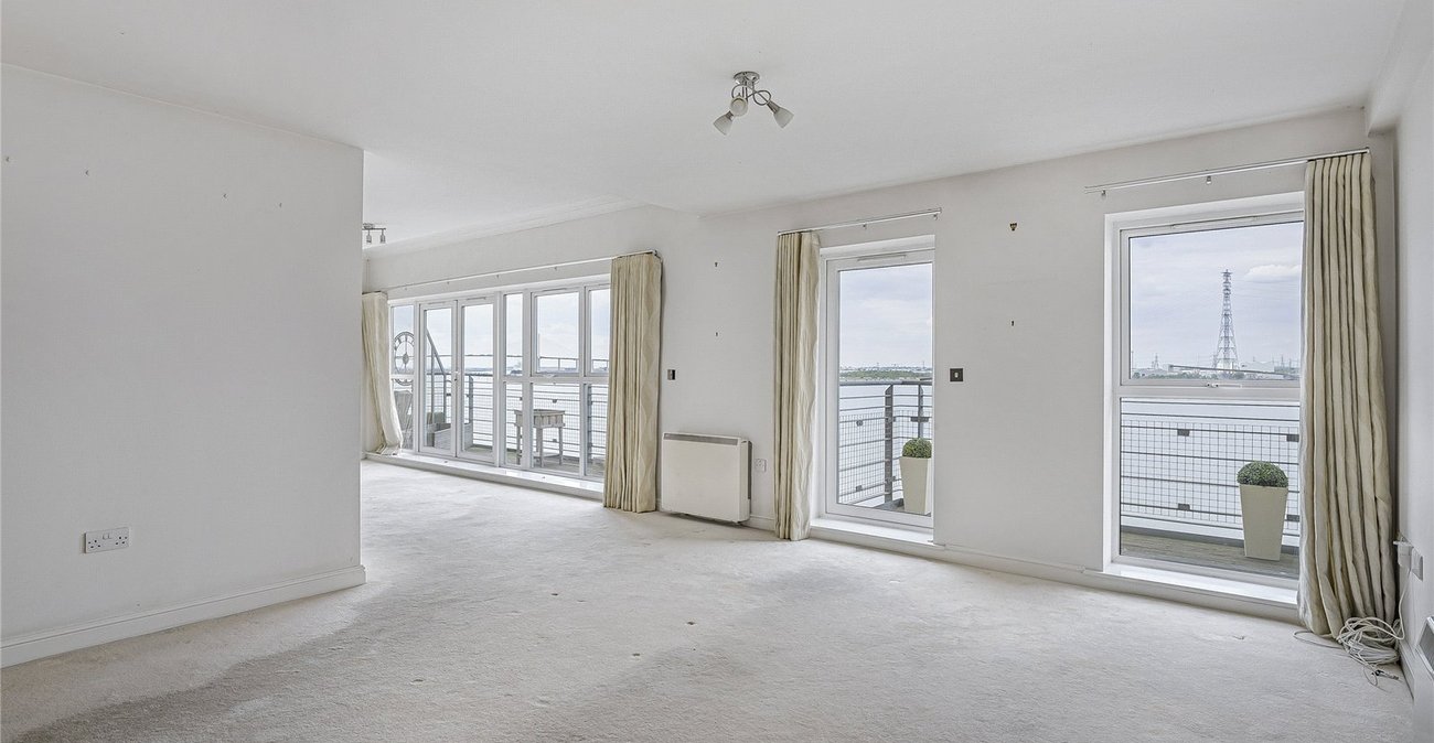 2 bedroom property for sale in Greenhithe | Robinson Jackson