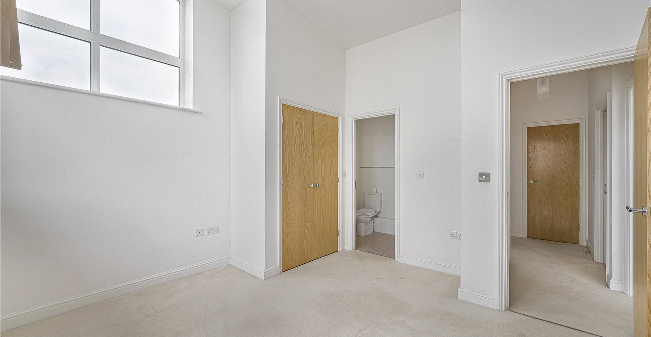 2 bedroom property for sale in Greenhithe | Robinson Jackson