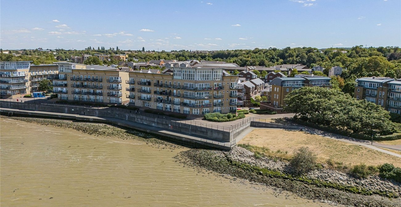 2 bedroom property for sale in Greenhithe | Robinson Jackson