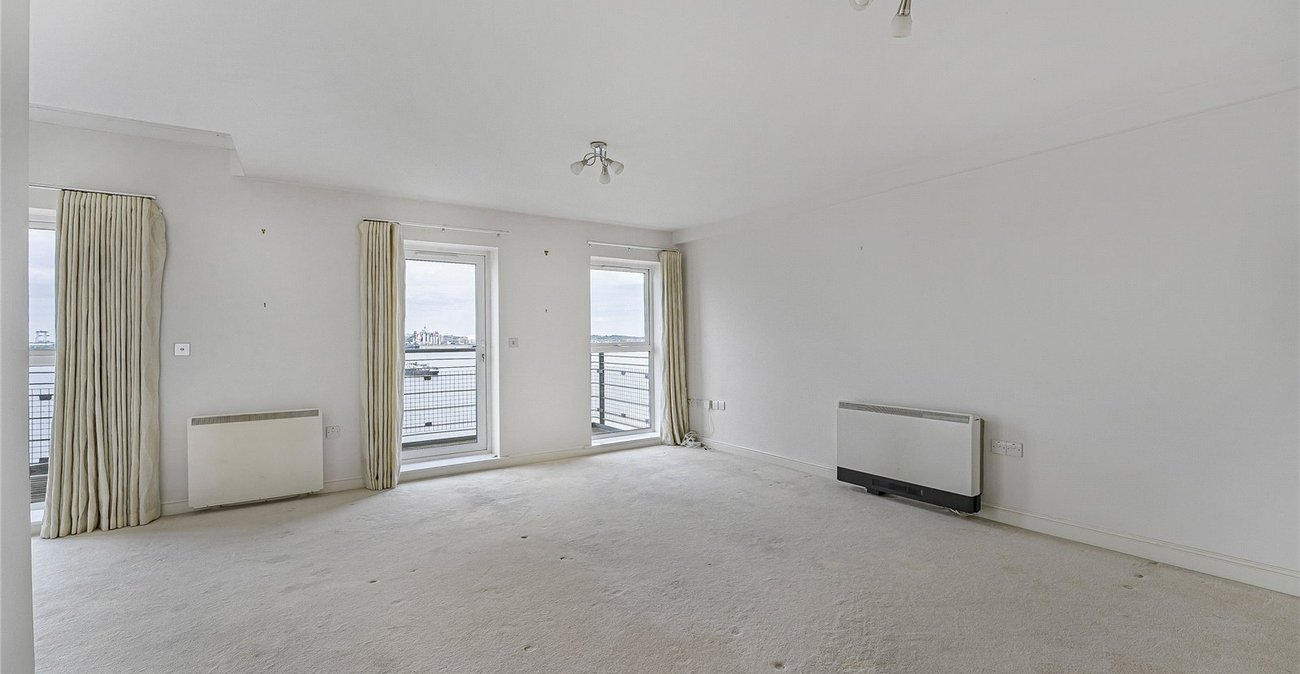 2 bedroom property for sale in Greenhithe | Robinson Jackson