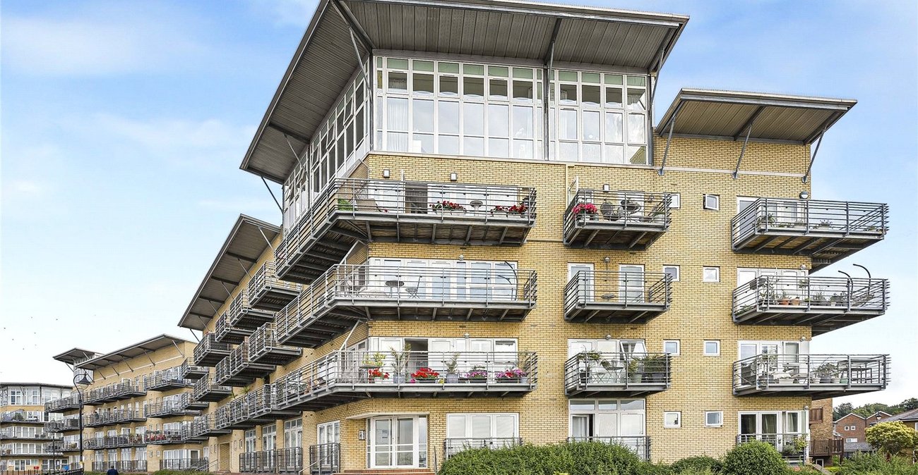 2 bedroom property for sale in Greenhithe | Robinson Jackson