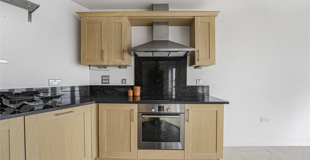 2 bedroom property for sale in Greenhithe | Robinson Jackson
